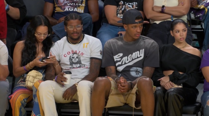 杰伦-格林携40岁老Baby与小贾及其女友场边观战飞翼VS火花