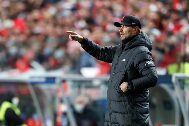 开云娱乐-克洛普：没针对曼城作改变 罗伯逊：扔打火机有好处